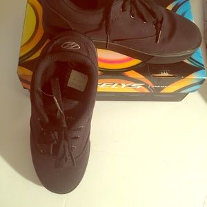 Boys heelys size 5